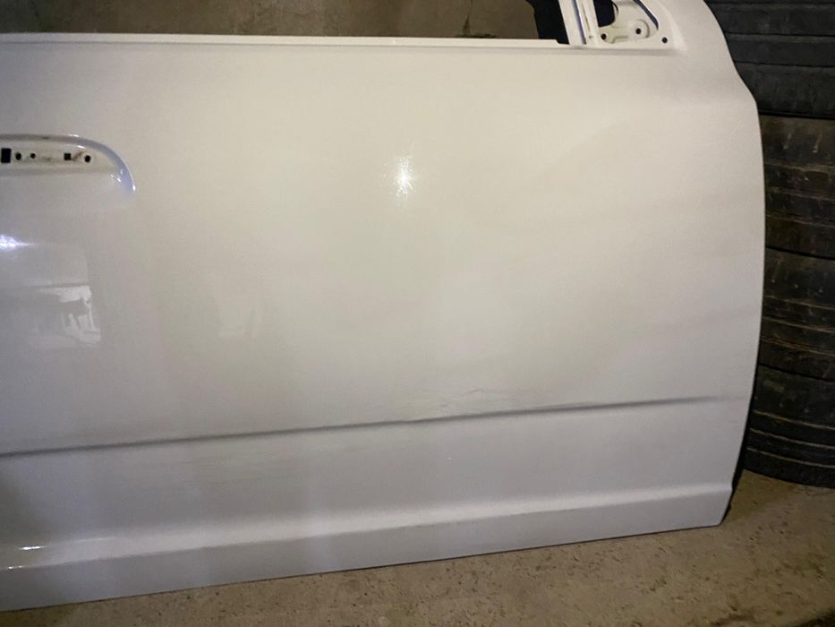 Переднее правая дверь на кобальт.