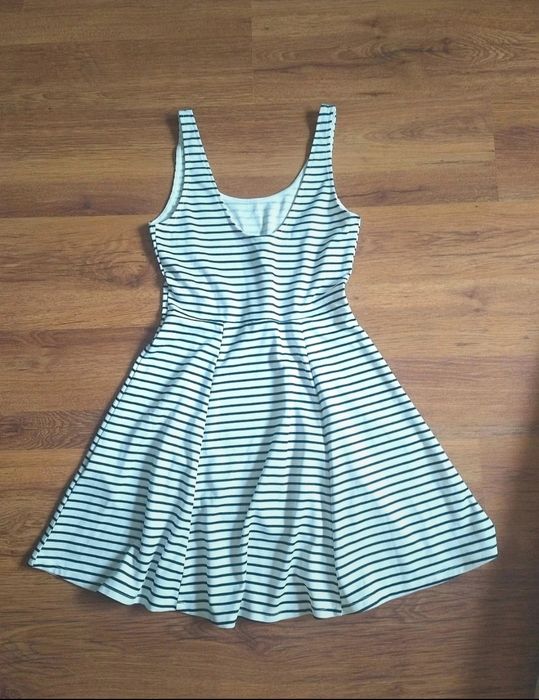 Rochie alba scurtă cu dungi