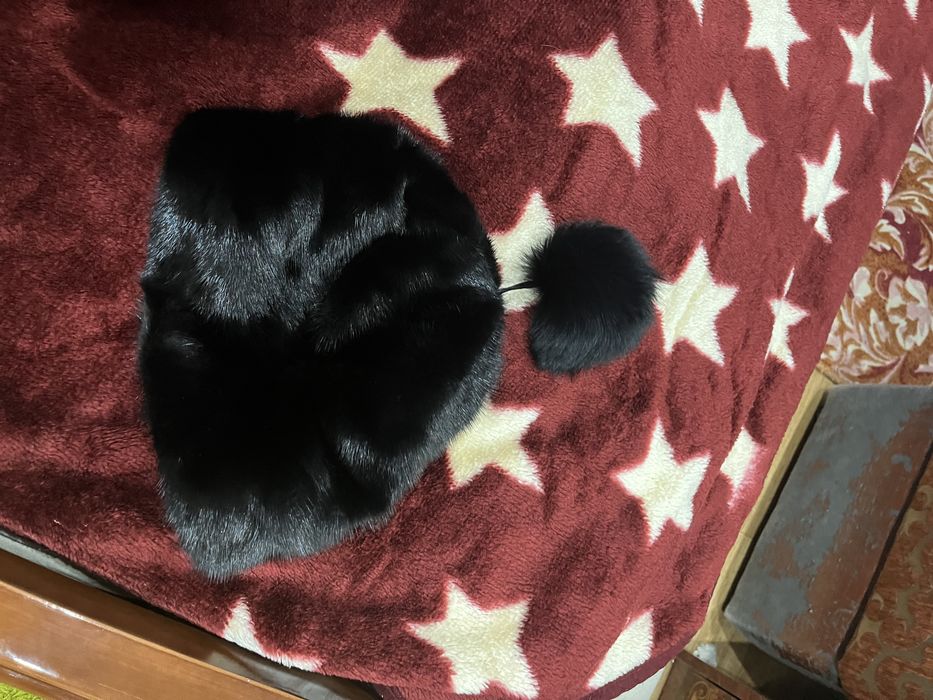 Норковая шапка с бубончиком