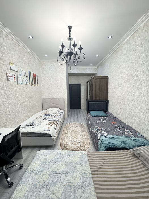 Продается 5 комнатная квартира.Мирзо Улугбекский район.Ц Луначарского