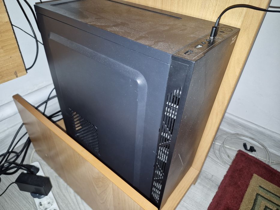 Продам мощный игровой компьютер 
intel core