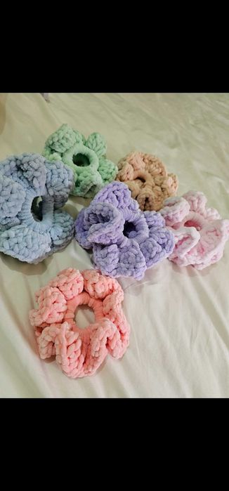 Ръчно плетено скрънчи на една кука