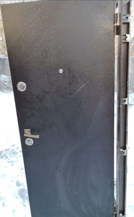 Продам входную дверь