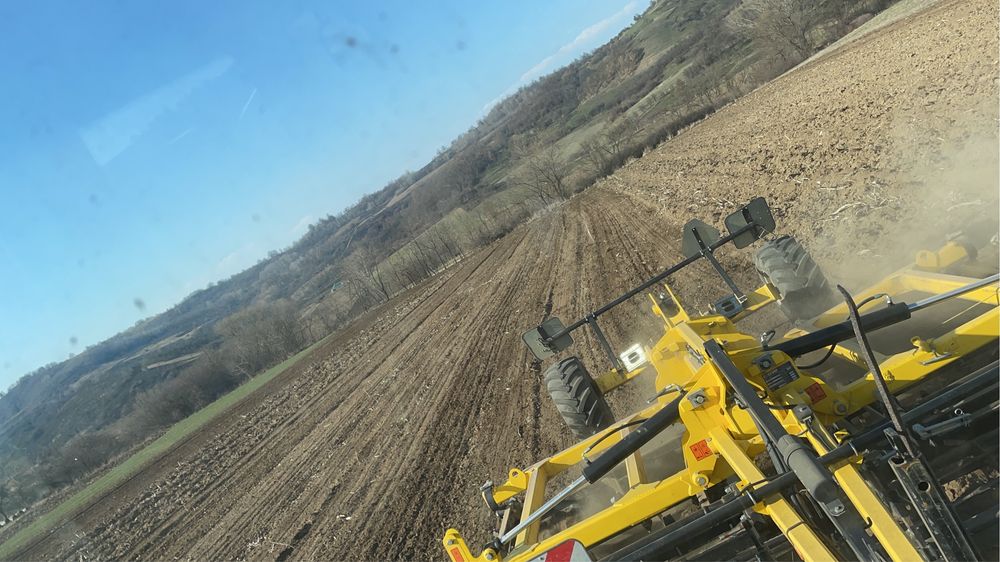 Prestari servicii agricolee cu utilaje profi , Tocat etc