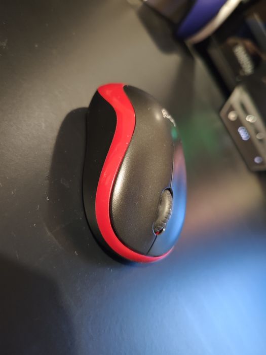 Logitech M185 безжична офис мишка като нова