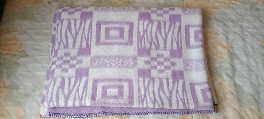 Продавам 6 бр одеала като нови, вълна и памук.