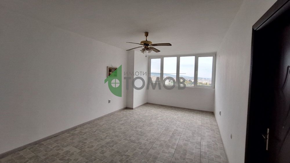 Много просторен и ремонтиран тристаен апартамент в кв. Три Чучура