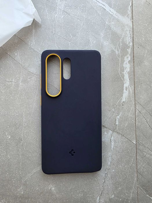 Чехол Spigen на Galaxy S26 Ultra