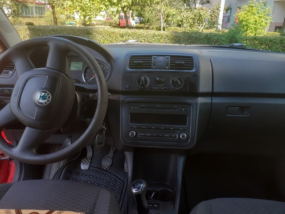 Vând skoda fabia benzină 1 .2 benzină 2011 euro 5 înmatriculat în România,  stare foarte bună  putere 86 cp distribuție schimbata în 2025