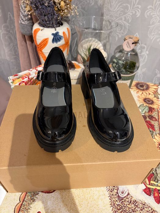 Elisabetta Franchi, Patrizia Pepe, Pinko, Guess, Desigual