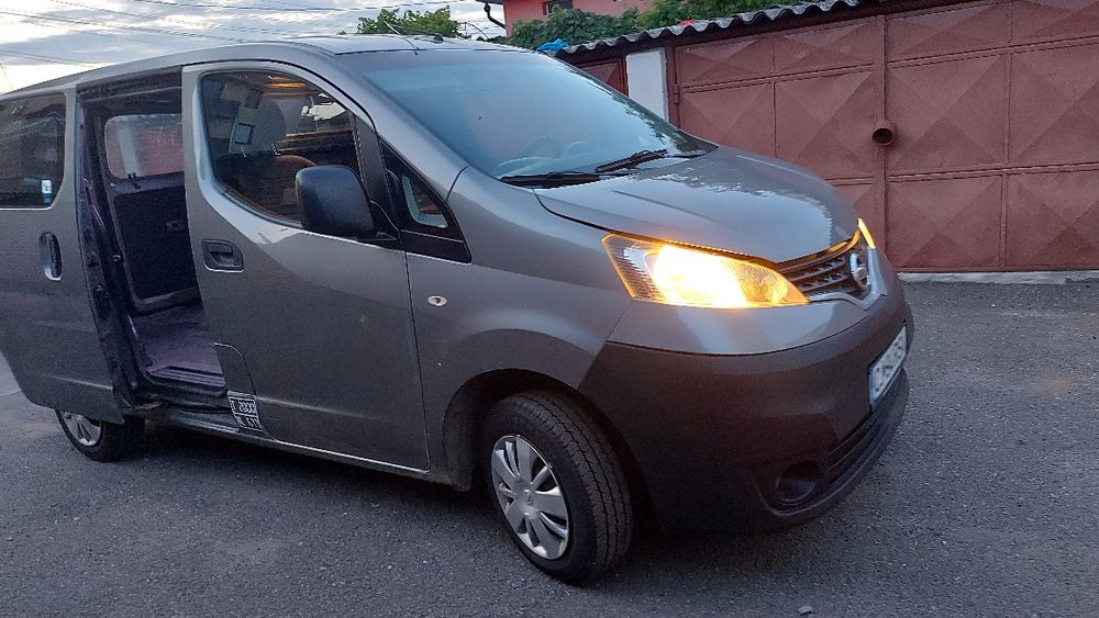 Vând nisan nv200