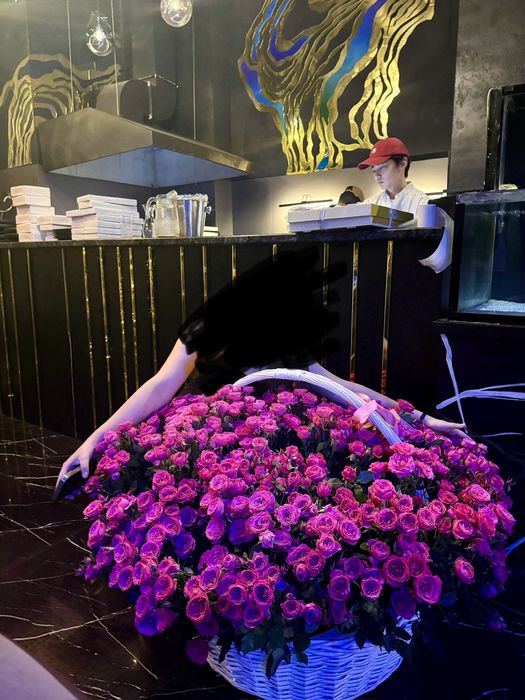 Цветы большая корзира отдам за 60000