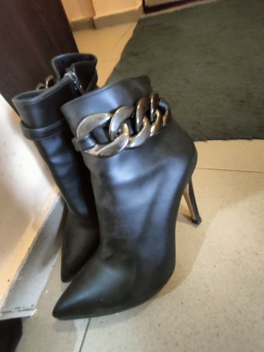 Нови обувки черни,дамски