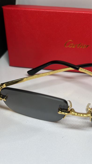 Слънчеви очила Cartier.