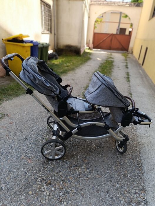 Carucior dedicat pentru gemeni