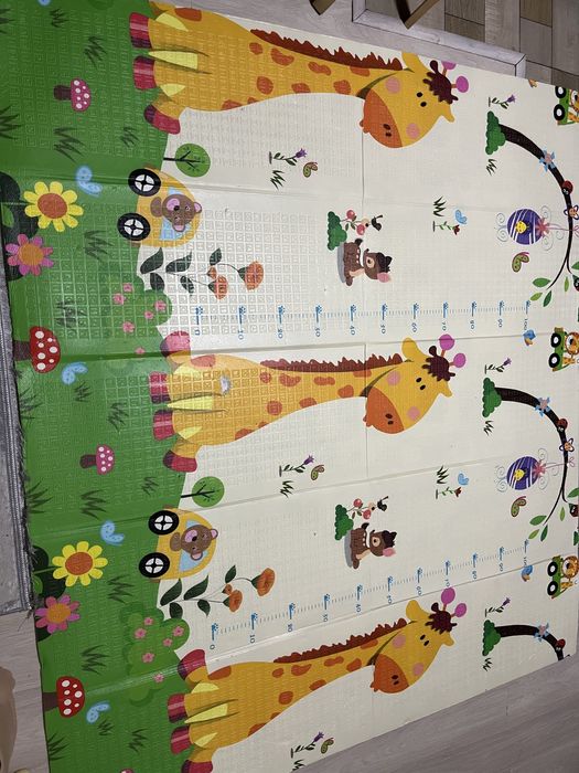 Игрушки все в рабочем состояний и коврик