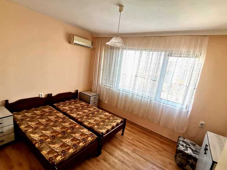 Дава се под наем Двустаен апартамент в Бургас, Център - 75 кв.м за 325 € - Снимка #1