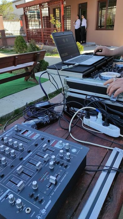 DJ Profesionist – Atmosferă Garantată la Orice Eveniment!