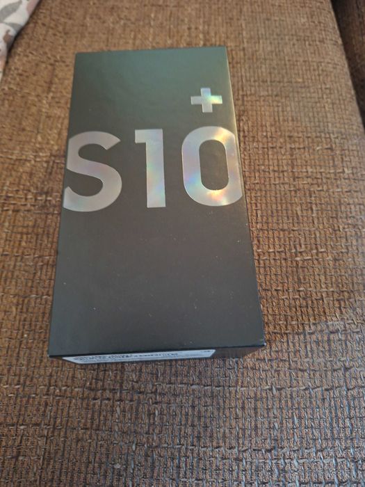 Телефон Самсунг  S10 +