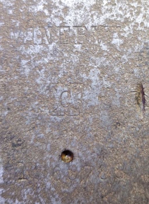 Vând o mașină de cusut Minerva originală