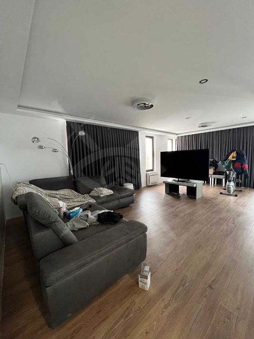 Продава се Къща в Варна, Изгрев - 361 кв.м за 1801 €/кв.м - Снимка #4
