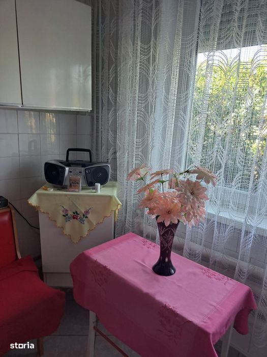 Apartament cu 2 camere etaj 3 din 4 zona P-ța București-Gara Centrală