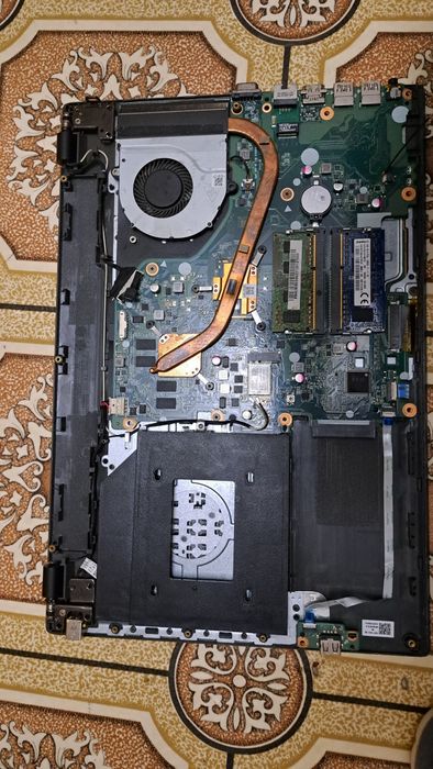Ноутбук  HP нерабочий.