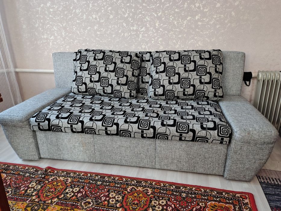 Продам диван в хорошем состоянии.