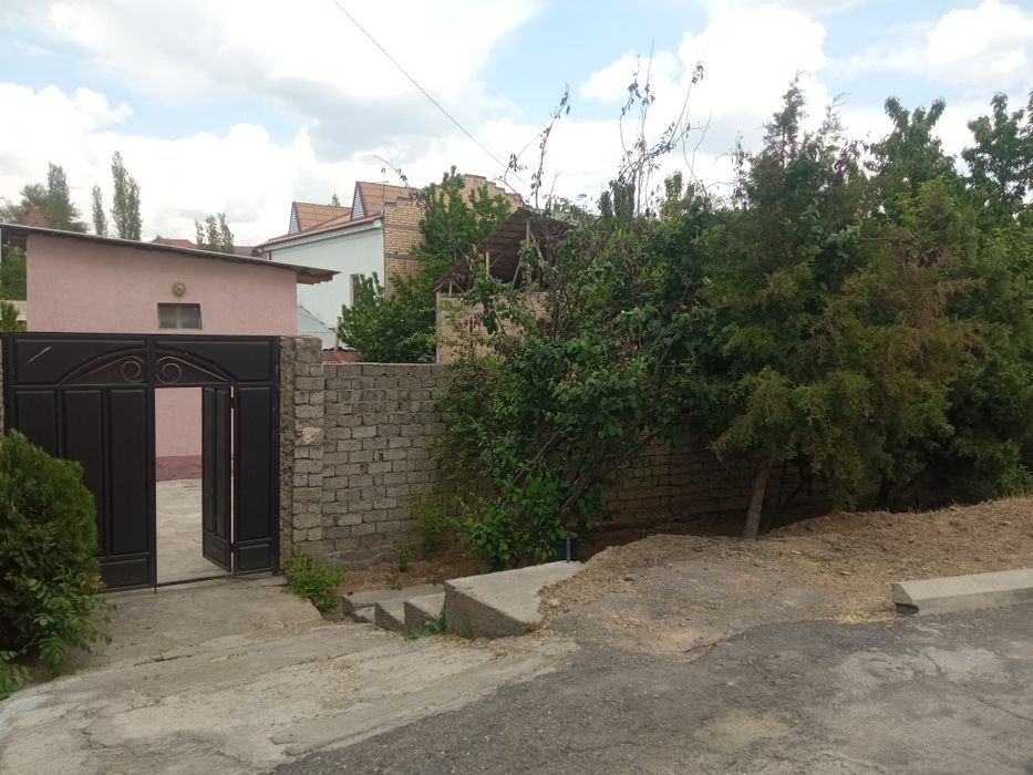 Ассалому алейкум. Ховли  Циолковскийда 2 томонлама