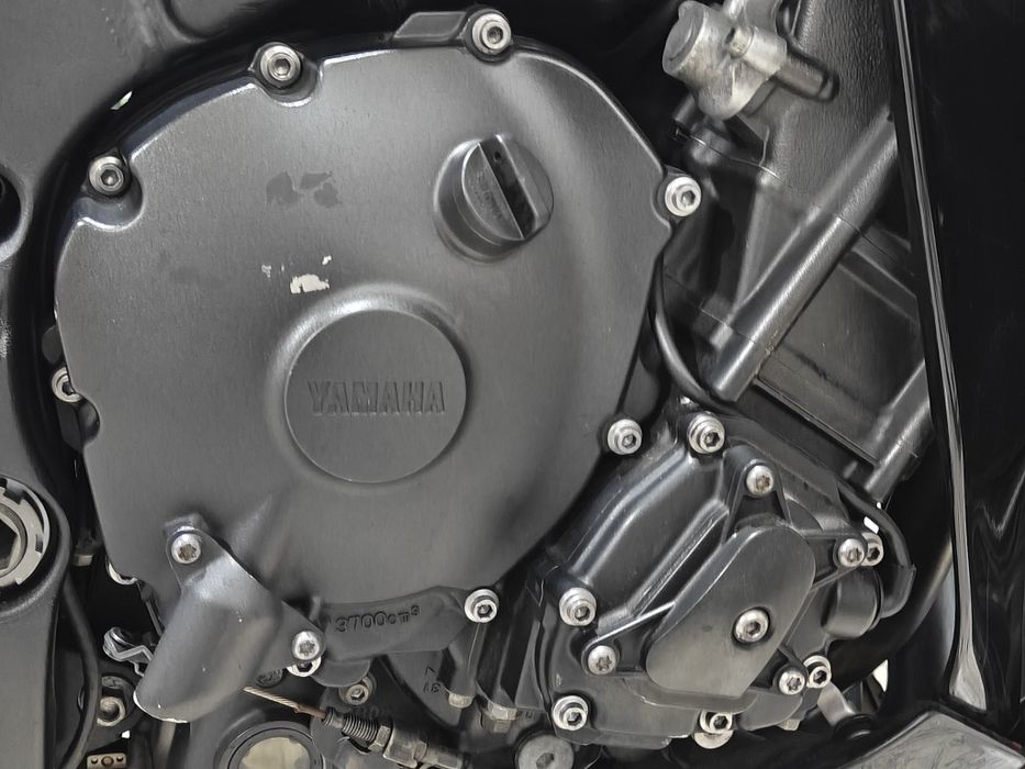 Yamaha yzf R1 sotiladi