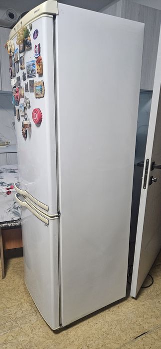Холодильник Samsung