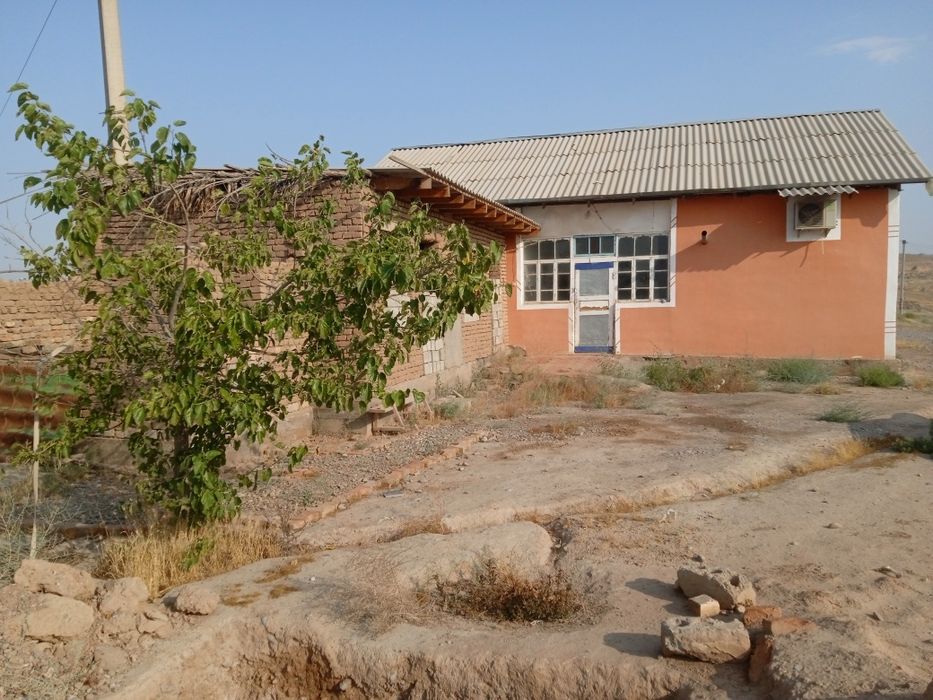 Uy sotiladi oladiganla busa kelishamiz