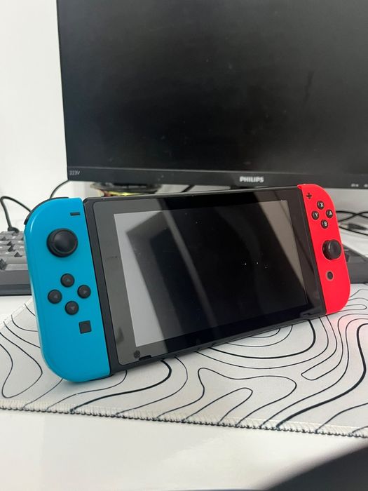 Vând Nintendo Switch f bun!