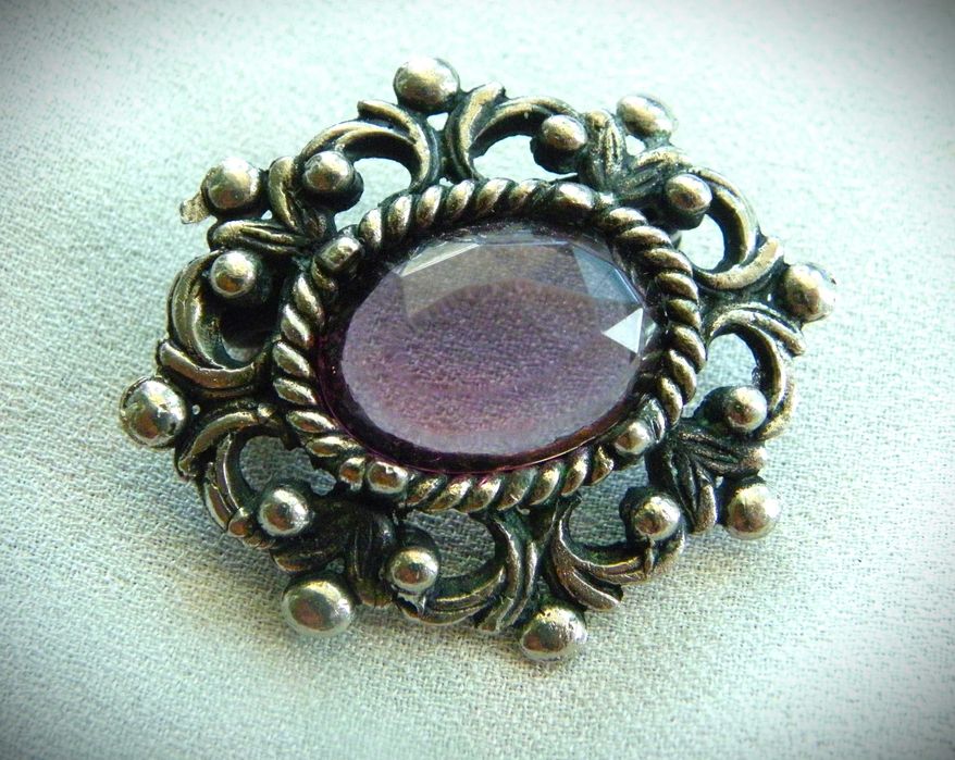 Стара сребърна британска брошка