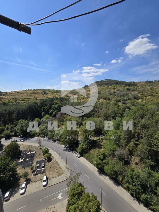 Продава боксониера в Три чучура север