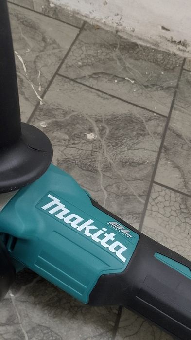 Flex cu variator Makita cu baterie de 6A