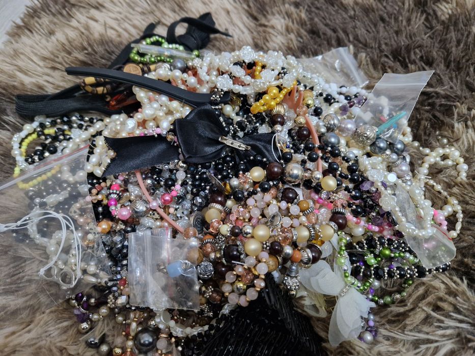 Gablonturi la kg, noi si second hand, pret imbatabil