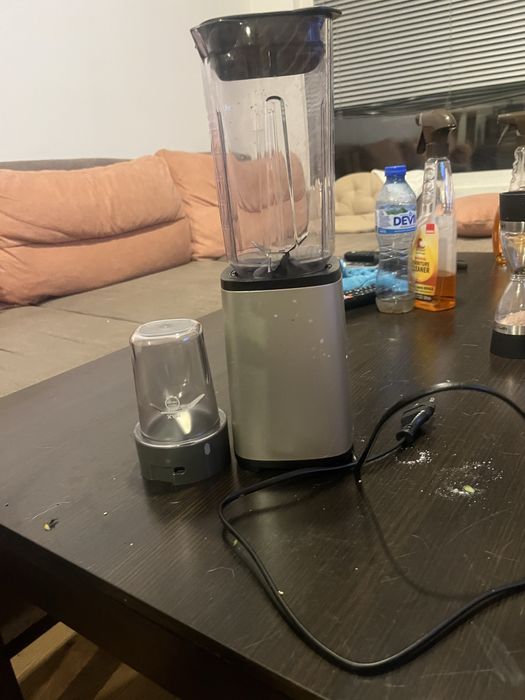 Блендер Phillips HR2604/80, 350 W, в скорости.