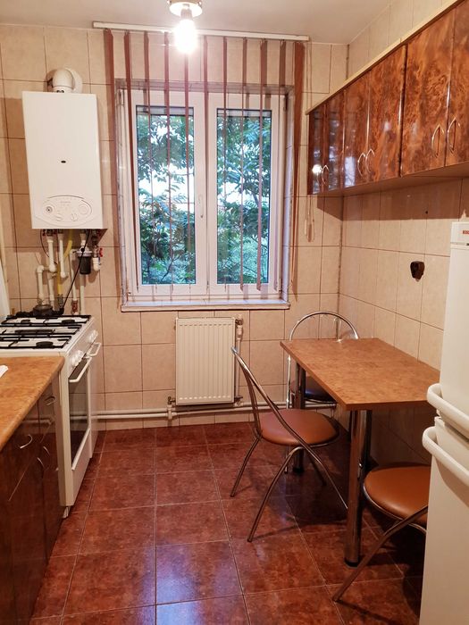 Ofer spre inchiriere apartament trei camere ultracentral