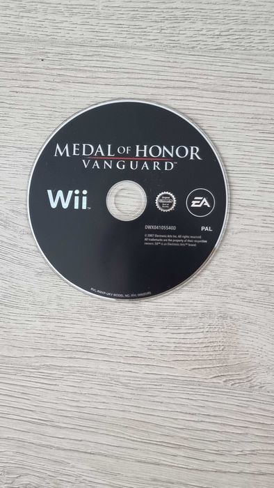 Consola Nintendo Wii, 2 controllere + Jocul Medal of Honor Vanduard