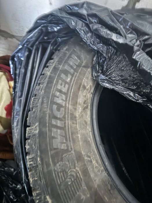 Продам 4 шины MICHELIN