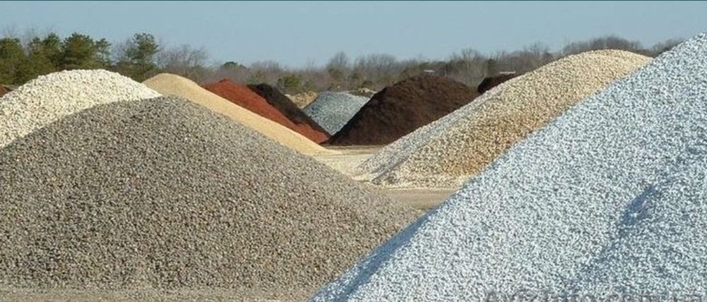 Щебень, песок, отсев, черназем,  перегной.