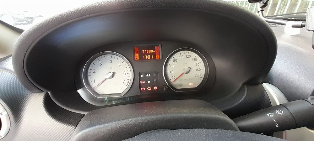 Dacia sandero berlina hatchback
