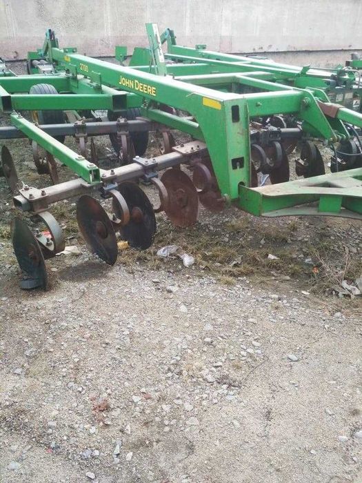 Продаётся глубокорыхлитель John Deere 2700