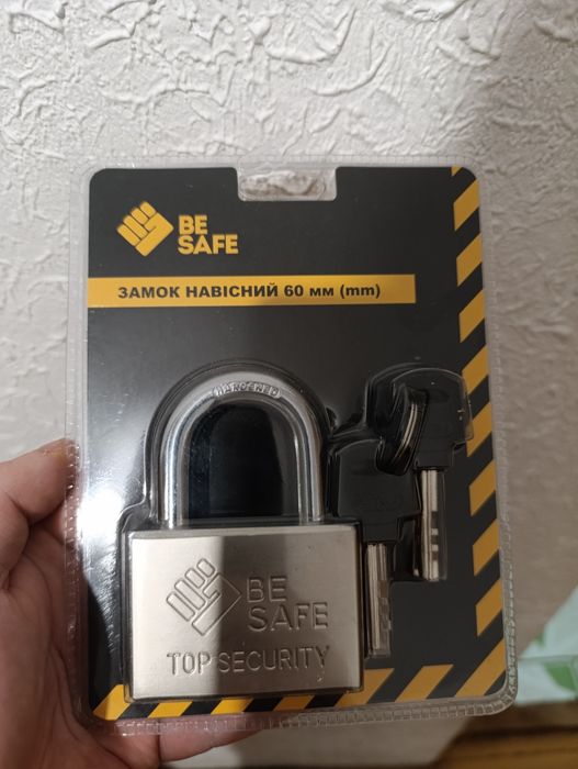 Vând lacat patru chei