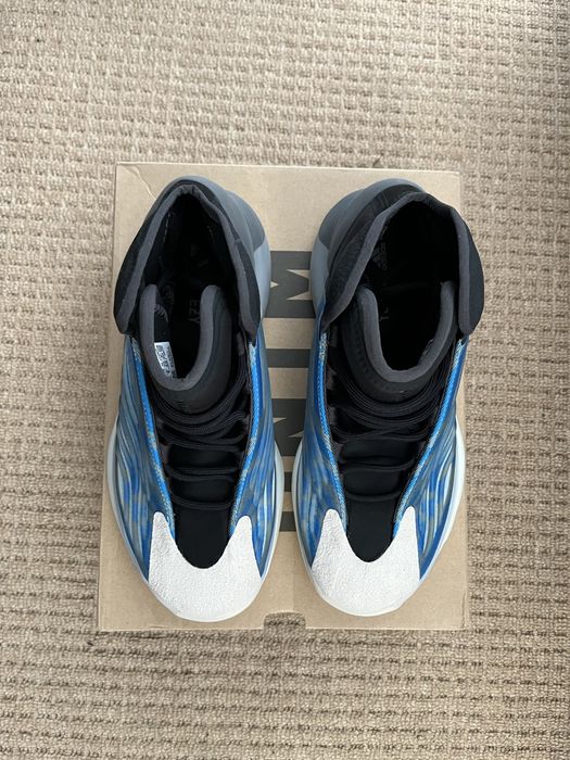 Yeezy маратонки