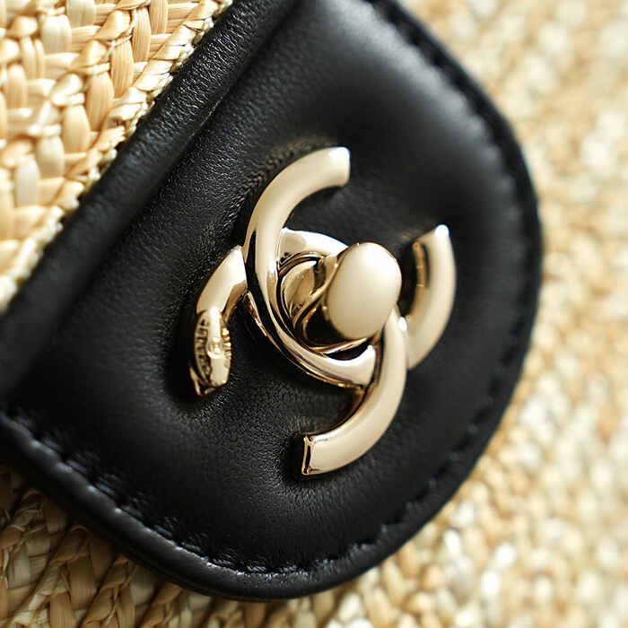 Дамска чанта Chanel Small Flap Beige