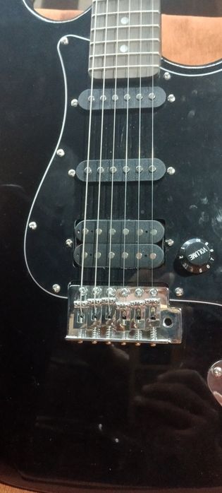 Электрогитара с комбоусилителем