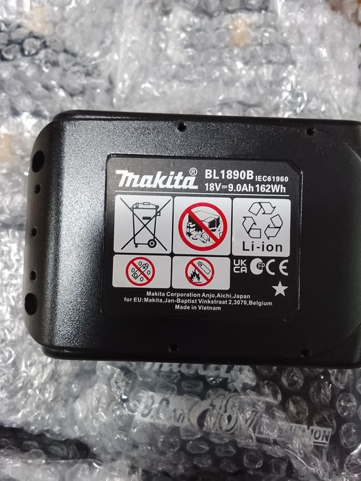 2 buc baterii Makita de 9 a noi