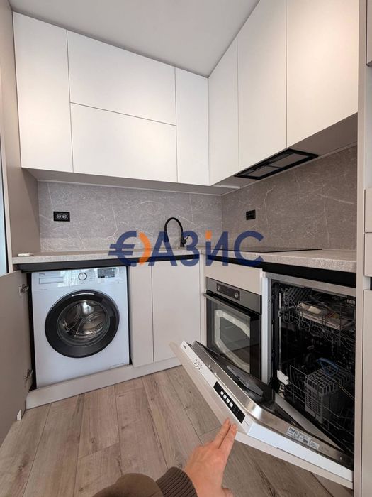 Продава се Двустаен апартамент в Свети Влас - 62 кв.м за 979 €/кв.м - Снимка #11